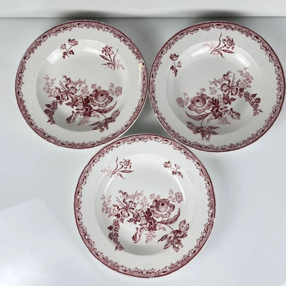 Set de 3 assiettes creuses "Fontange", Sarreguemines, rouge, XIXe