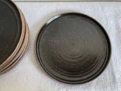 Set de 8 assiettes de potier à dessert en grès noir 1970