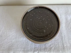 Set de 8 assiettes de potier en grès noir