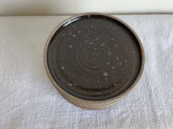 Set de 8 assiettes de potier en grès noir