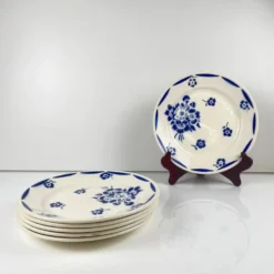 Set de 6 assiettes à dessert demi-porcelaine Badonviller, motif fleurs bleu, début XXe