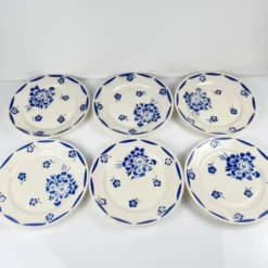 Set de 6 assiettes à dessert demi-porcelaine Badonviller, motif fleurs bleu, début XXe