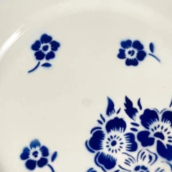 Set de 6 assiettes à dessert demi-porcelaine Badonviller, motif fleurs bleu, début XXe