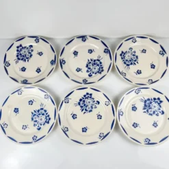 Set de 6 assiettes à dessert demi-porcelaine Badonviller, motif fleurs bleu, début XXe