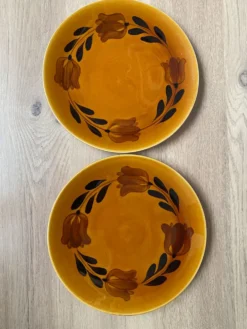 Set de 2 assiettes en faïence de St Amand