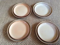 Set de 8 assiettes en grès