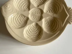 Set de 6 assiettes poisson à huitres en faience ivoire 1960