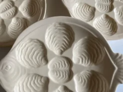 Set de 6 assiettes poisson à huitres en faience ivoire 1960