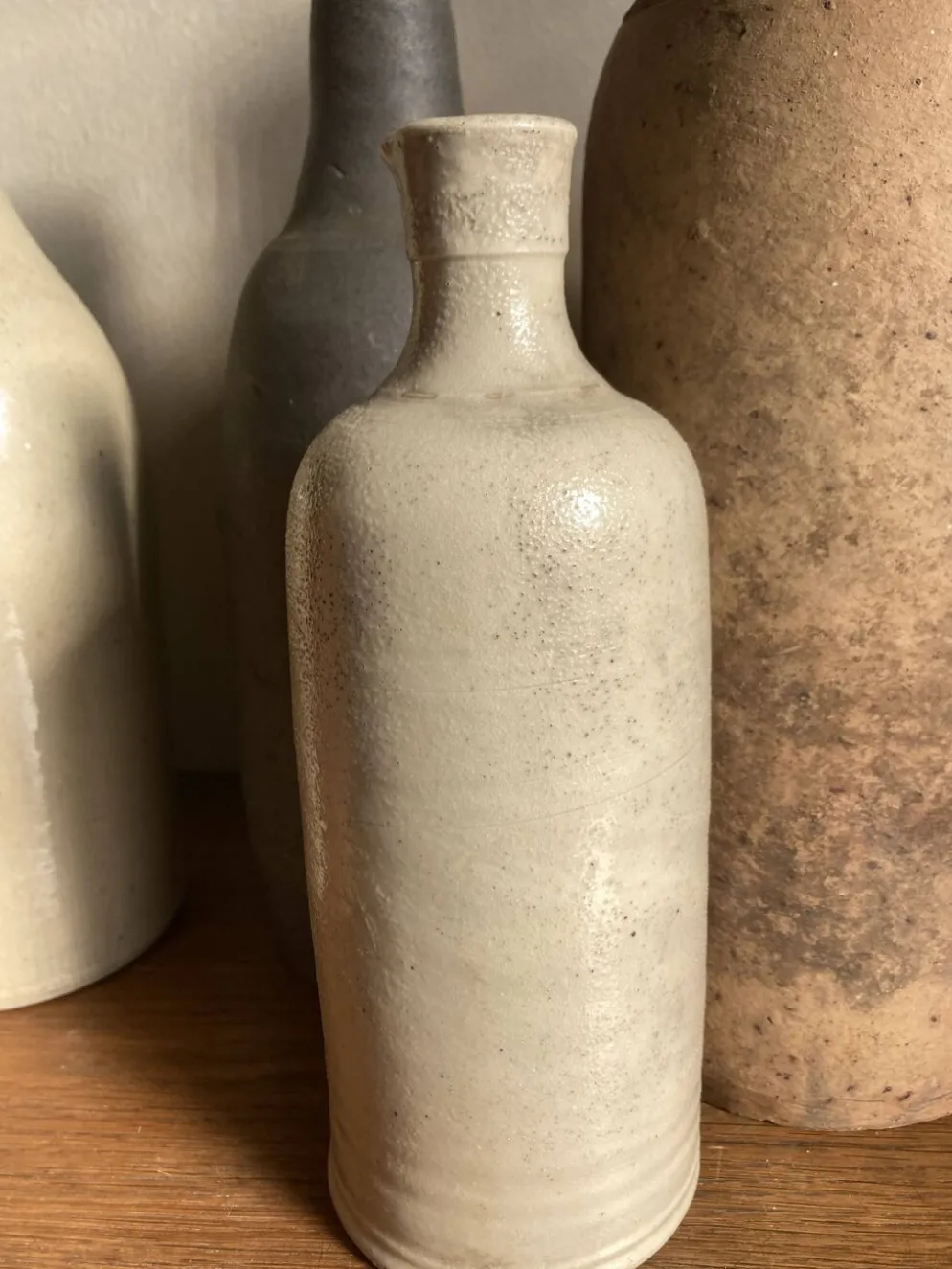 Set de 6 bouteilles de grès et terre cuite 1900-1930
