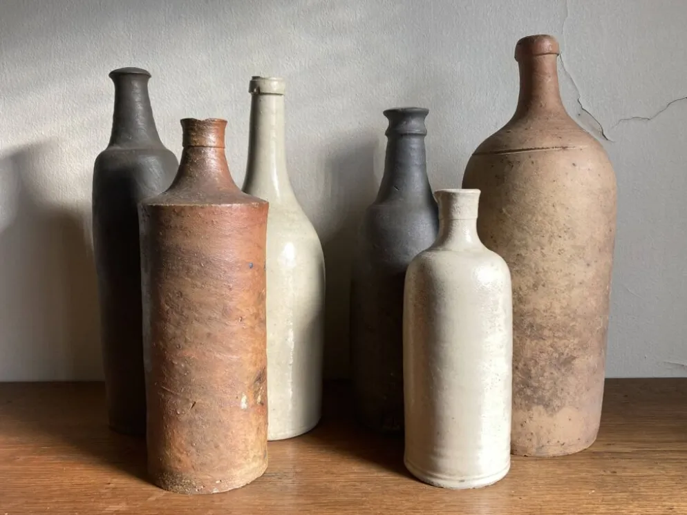 Set de 6 bouteilles de grès et terre cuite 1900-1930