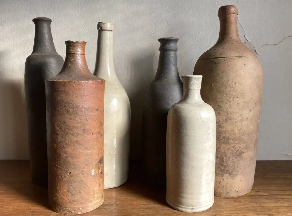 Set de 6 bouteilles de grès et terre cuite 1900-1930
