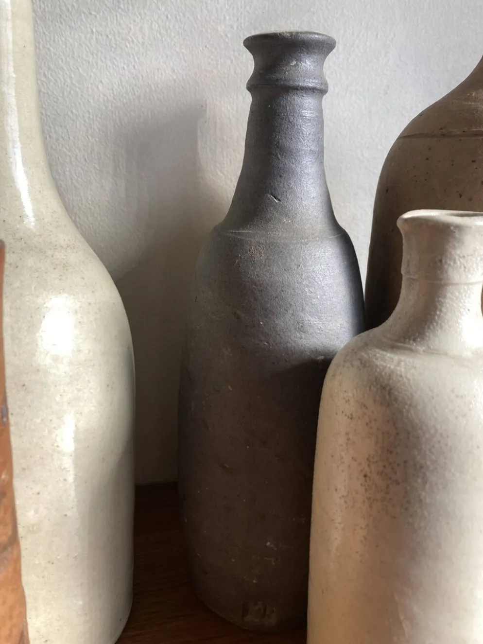 Set de 6 bouteilles de grès et terre cuite 1900-1930