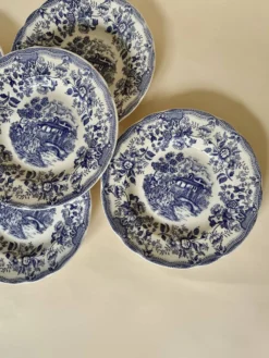 Set de cinq assiettes creuses anglaises, en céramique ironstone, scène romantique