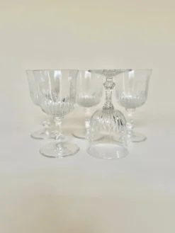 Set de cinq verres à vin