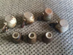 Set de 7 coquetiers en grès