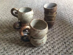 Set de 7 coquetiers en grès