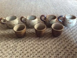 Set de 7 coquetiers en grès