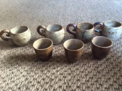 Set de 7 coquetiers en grès