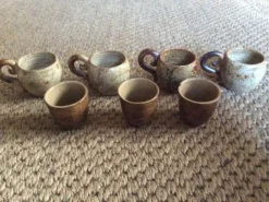 Set de 7 coquetiers en grès
