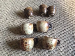 Set de 7 coquetiers en grès