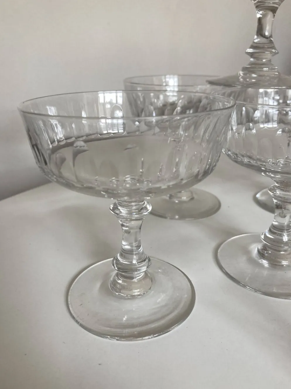 set de 7 coupes à champagne a cotes plates 19e en cristal sonnant