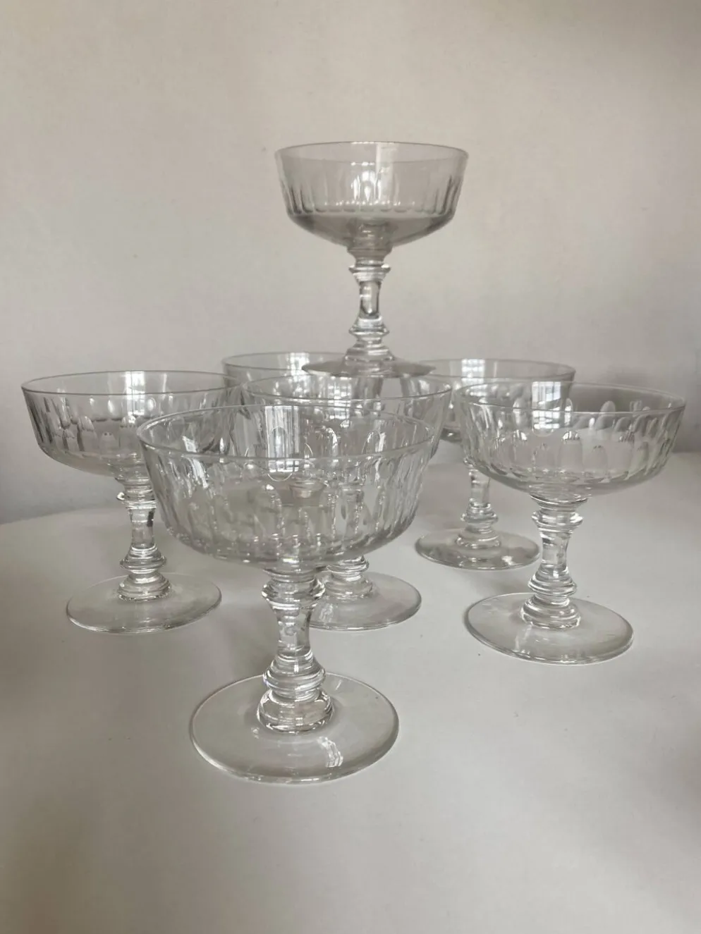set de 7 coupes à champagne a cotes plates 19e en cristal sonnant