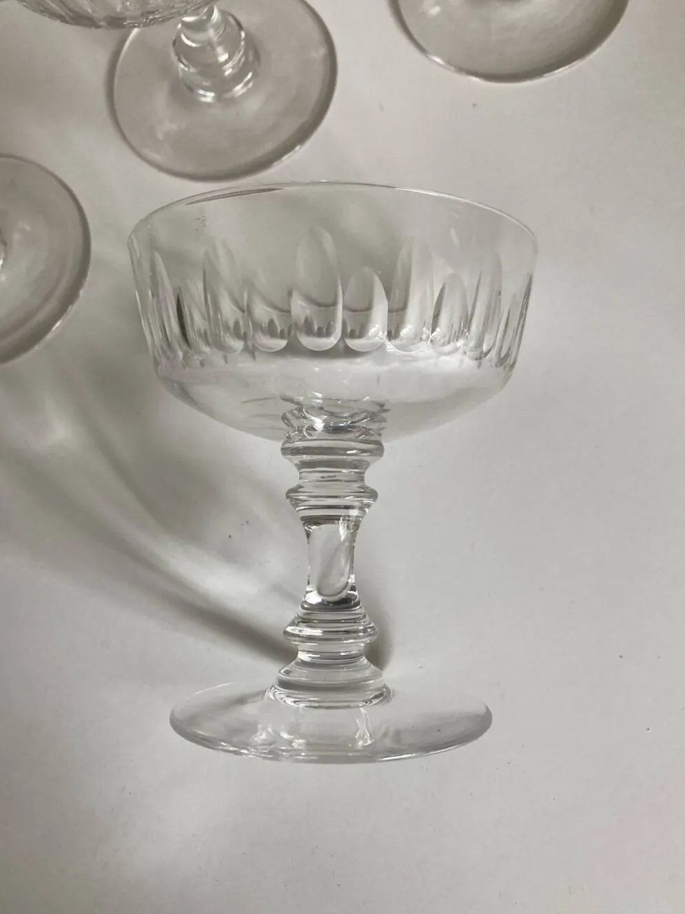set de 7 coupes à champagne a cotes plates 19e en cristal sonnant