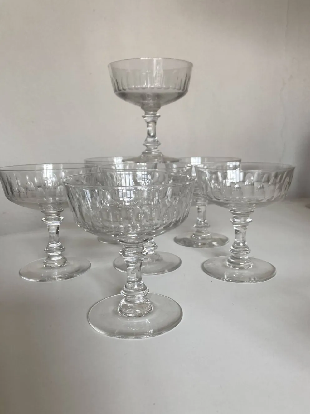 set de 7 coupes à champagne a cotes plates 19e en cristal sonnant