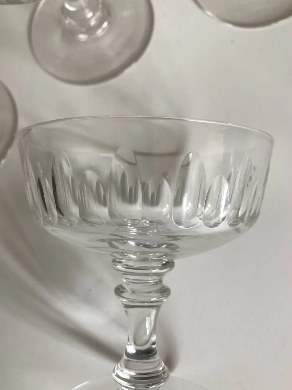 set de 7 coupes à champagne a cotes plates 19e en cristal sonnant