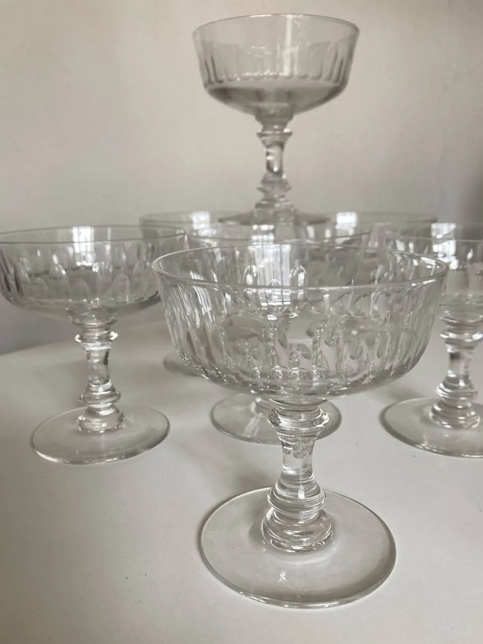 set de 7 coupes à champagne a cotes plates 19e en cristal sonnant