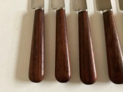 Set de 9 couteaux à manche de bois de palissandre mid century