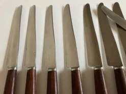 Set de 9 couteaux à manche de bois de palissandre mid century