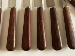 Set de 9 couteaux à manche de bois de palissandre mid century