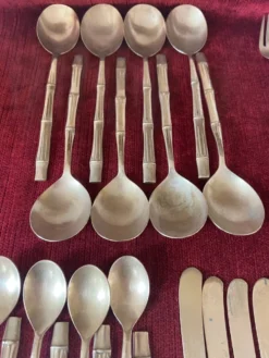 Set de couverts en bambou. 47 pièces. Laiton massif.