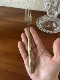 Set de couverts en bambou. 47 pièces. Laiton massif.