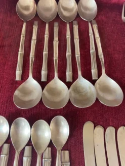 Set de couverts en bambou. 47 pièces. Laiton massif.