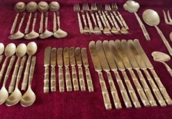 Set de couverts en bambou. 47 pièces. Laiton massif.