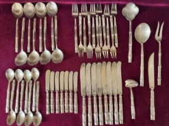 Set de couverts en bambou. 47 pièces. Laiton massif.