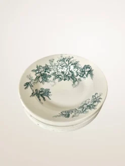 Set de neuf assiettes creuses en faïence de Givors, modèle « Floreal »