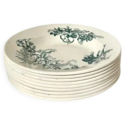 Set de neuf assiettes creuses en faïence de Givors, modèle « Floreal »