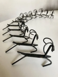 Set de 12 porte couteaux en fer brut 1970
