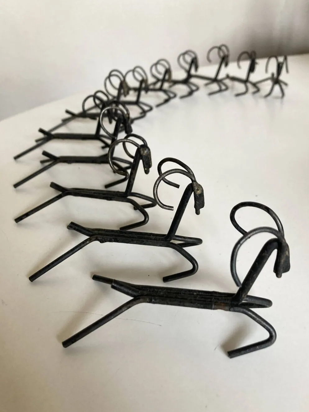 Set de 12 porte couteaux en fer brut 1970