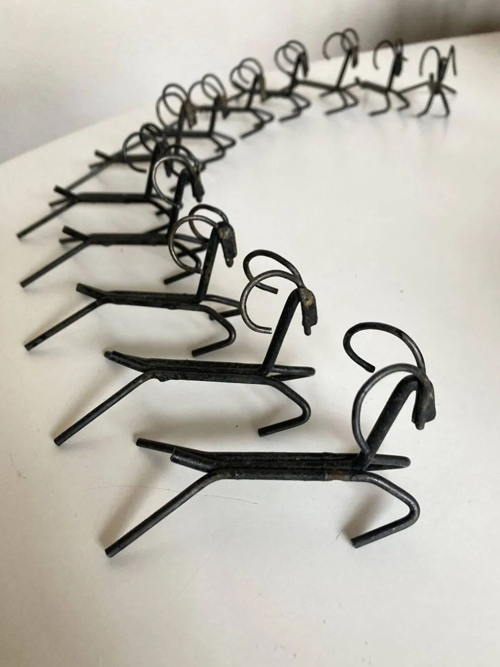 Set de 12 porte couteaux en fer brut 1970