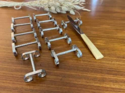 Set de 11 porte couteaux en métal argenté 1960