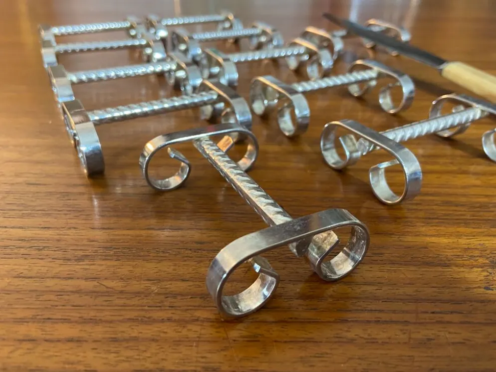 Set de 11 porte couteaux en métal argenté 1960
