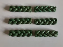 Set de 6 porte-couteaux en terre vernissée tressée verte