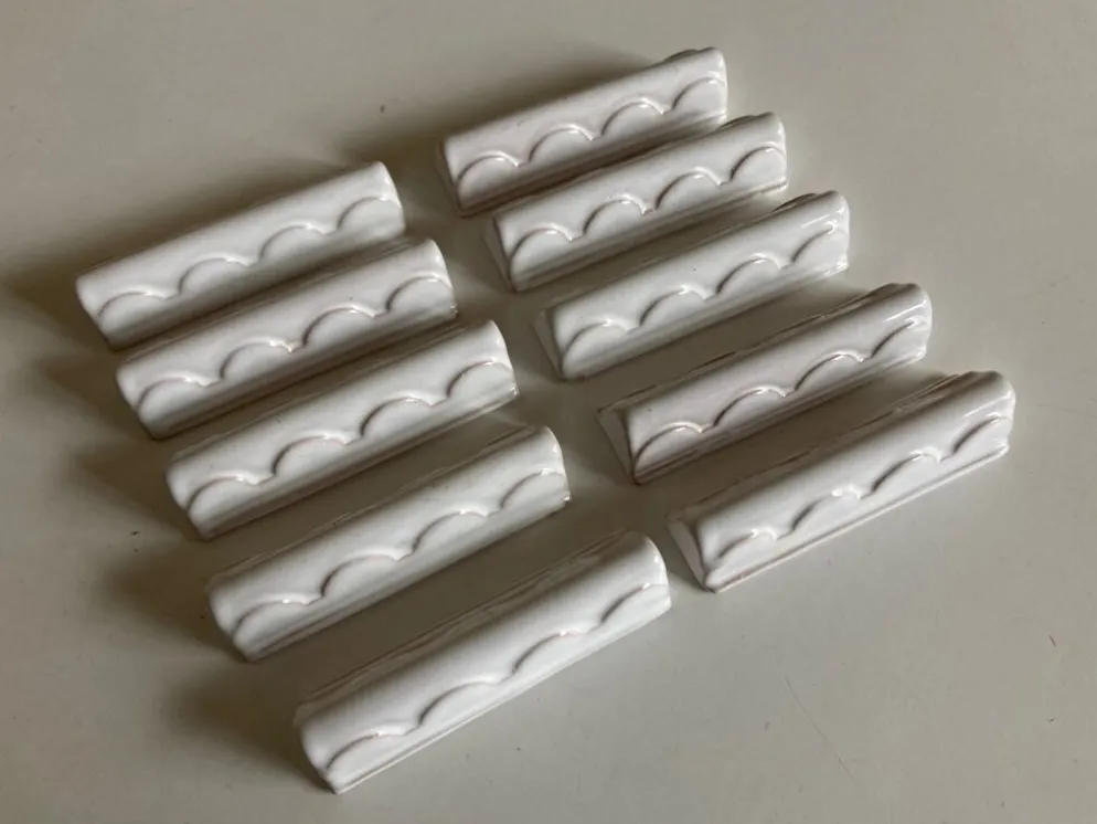Set de 10 porte couteaux festons enterre vernissée Pierre Motton à Gien 1960
