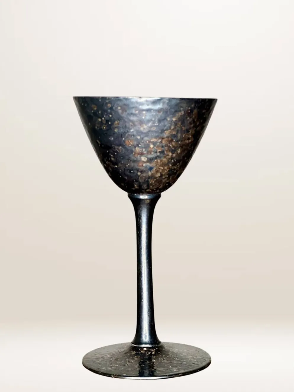 Set de six verres à pied en métal martelé