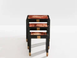 Set de trois tables gigognes décors asiatique bois noirci vers 1920