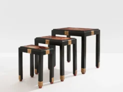 Set de trois tables gigognes décors asiatique bois noirci vers 1920